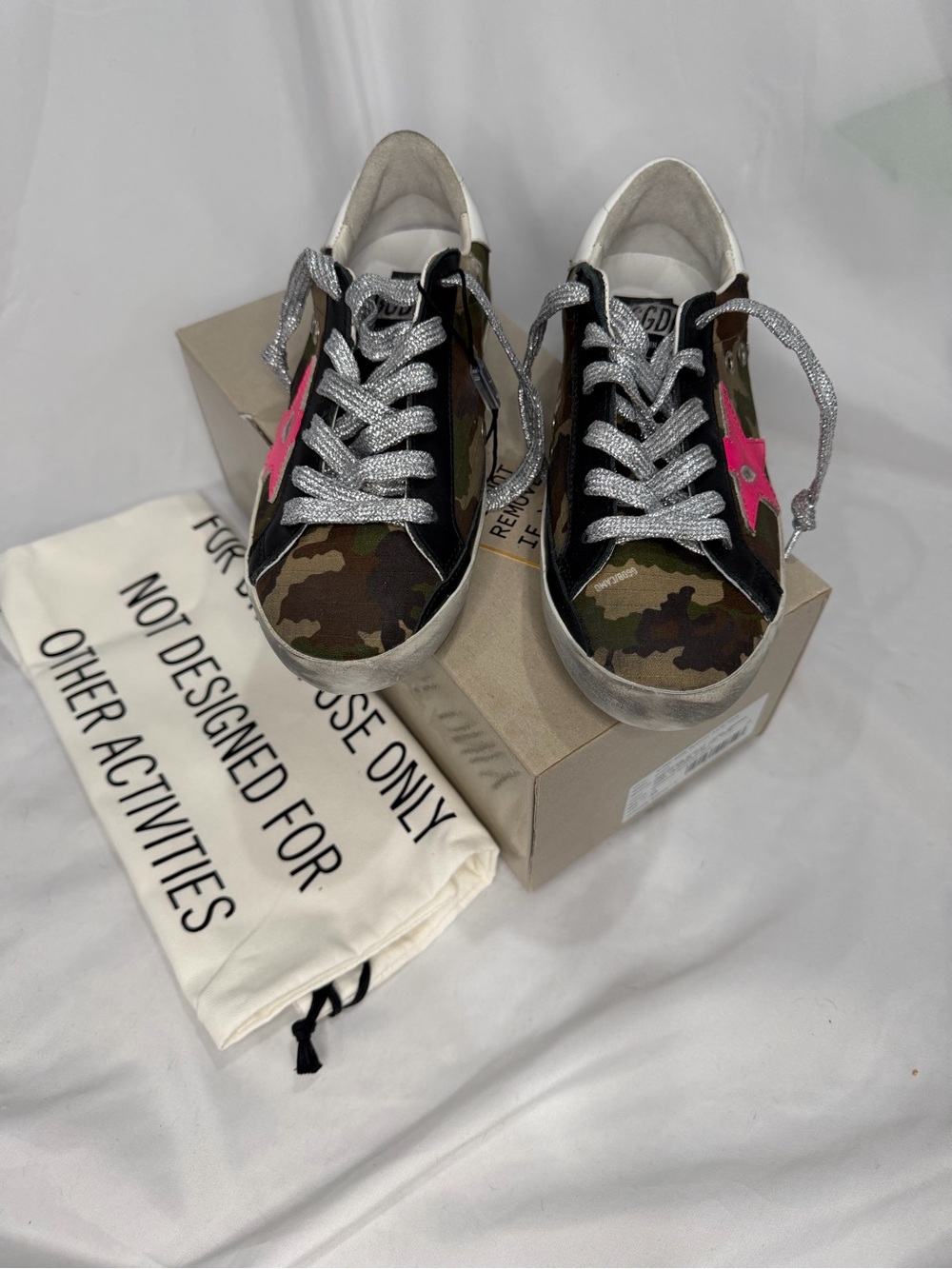 Golden Goose Super star Camouflage Low-Top Sneakers with Pink Star